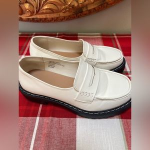 Torrid Wide Width Loafer Size 9WW White